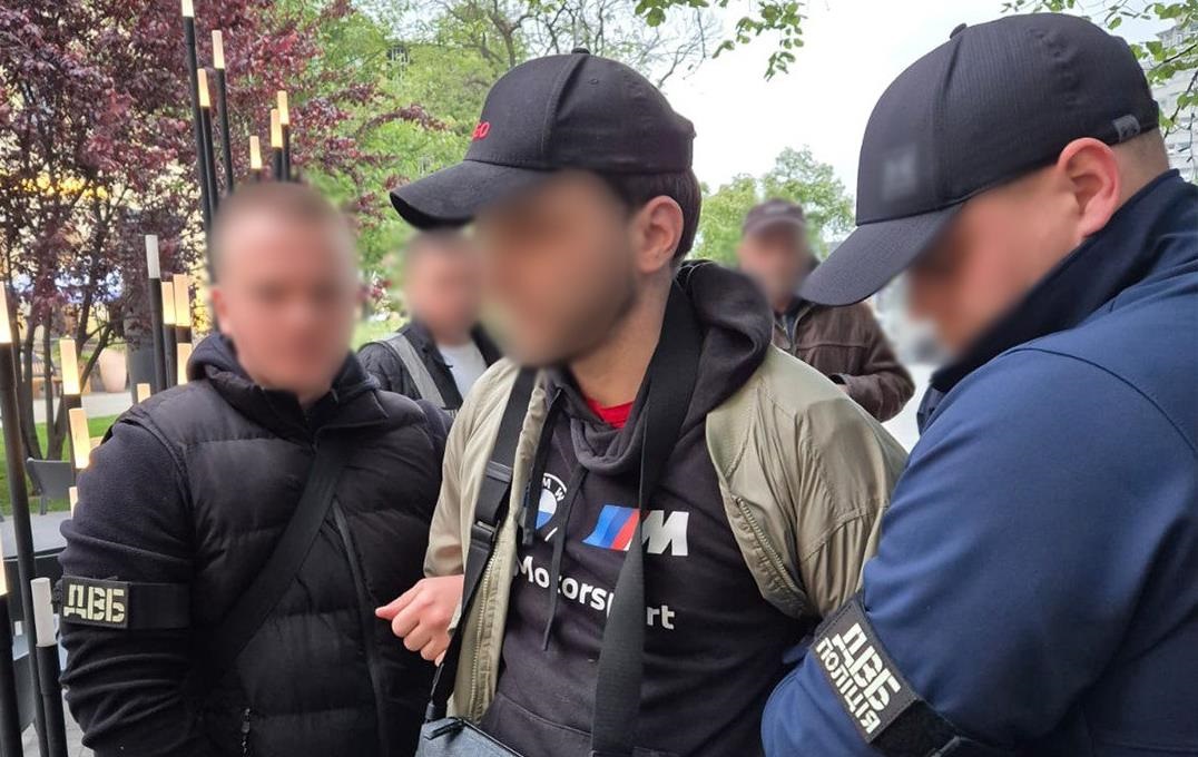 Новини Києва - У Києві власник барбершопу допомагав клієнтам тікати від мобілізації