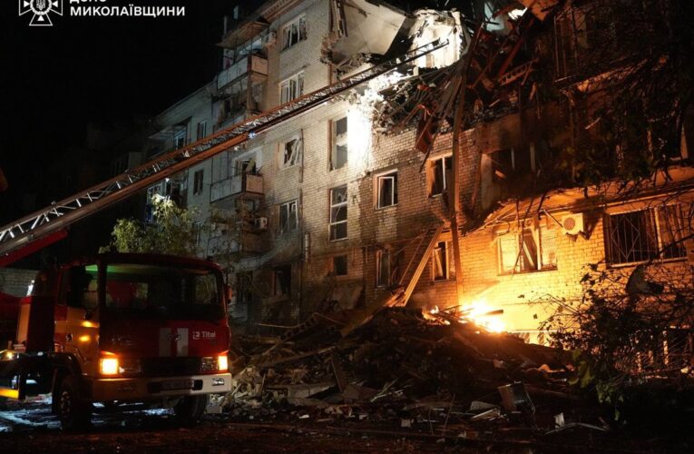 У Миколаєві дрон поцілив у багатоповерхівку, є загиблий