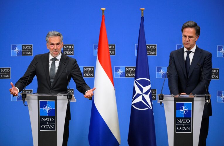 У НАТО не впевнені, чи запросять Зеленського на саміт