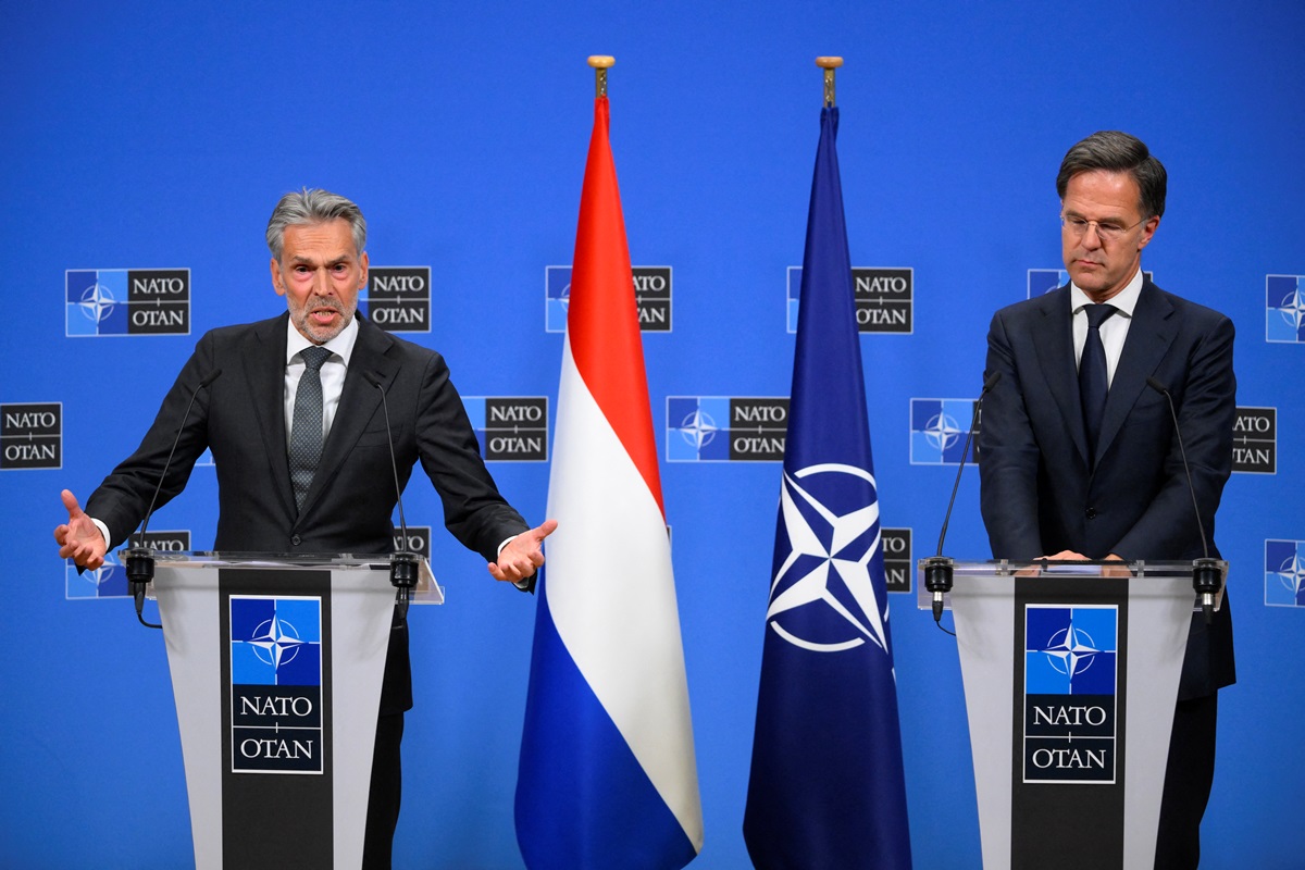 Новини світу - У НАТО не впевнені, чи запросять Зеленського на саміт