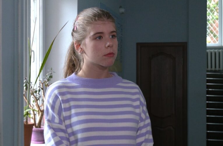 У найстарішої матері України суд знову відібрав дочку