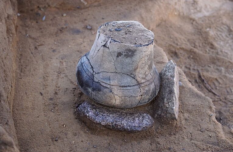 У Німеччині виявлено бронзові урни віком понад 3 тисячі років