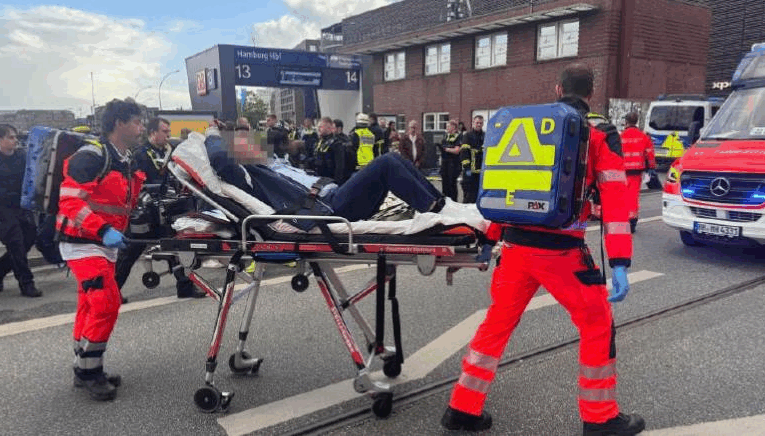 У німецькому Гамбурзі жінка влаштувала різанину на вокзалі: 12 поранених