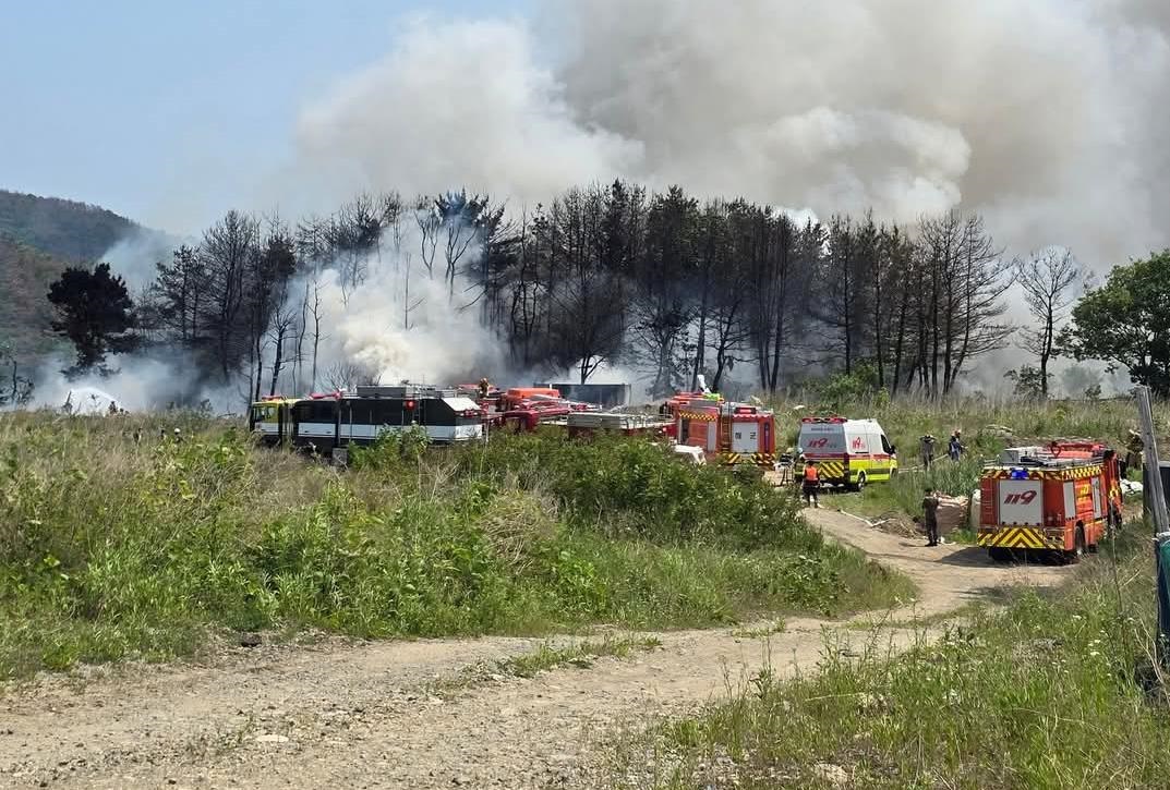Новини світу - У Південній Кореї розбився військовий літак