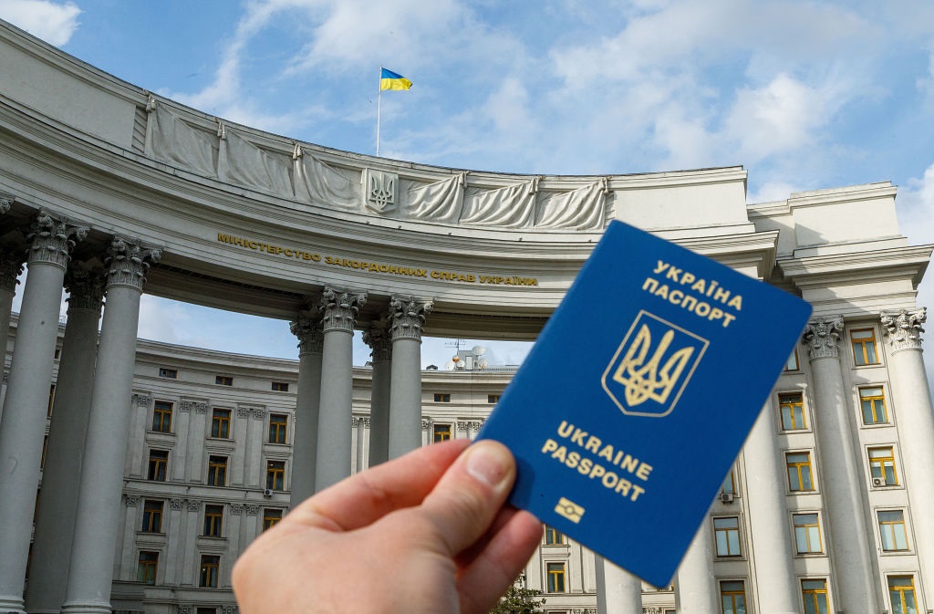 Новини України - У Раді пропонують дозволити виїзд за кордон чоловікам до 23-24 років