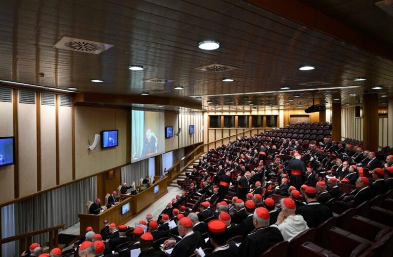 У Рим прибули всі кардинали, які обиратимуть наступного Папу