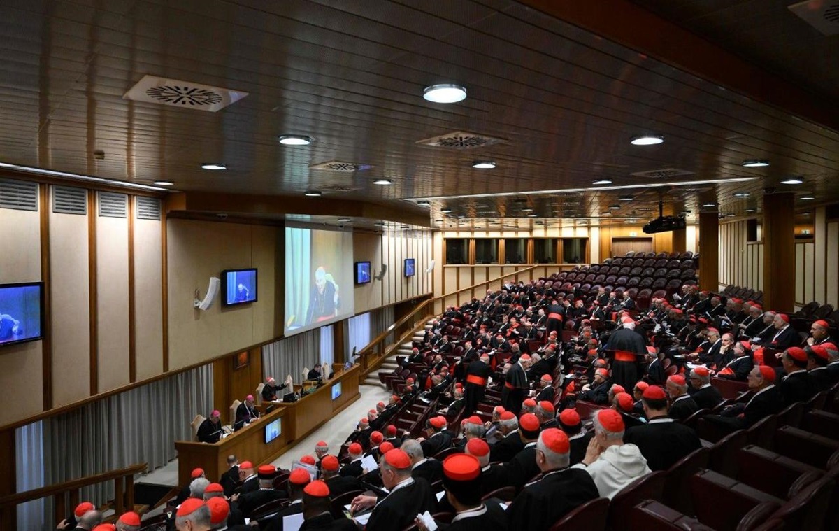 Новини світу - У Рим прибули всі кардинали, які обиратимуть наступного Папу
