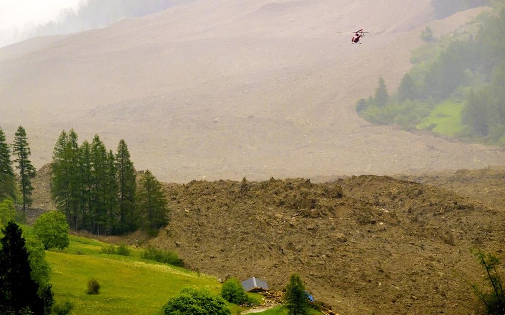 Новини світу - У Швейцарії масовий обвал "поховав" частину села