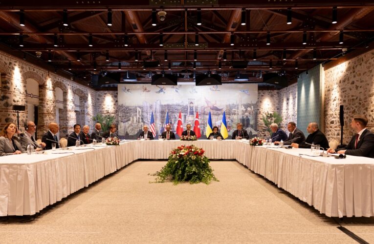 У Стамбулі зустрілись делегації України, США і Туреччини