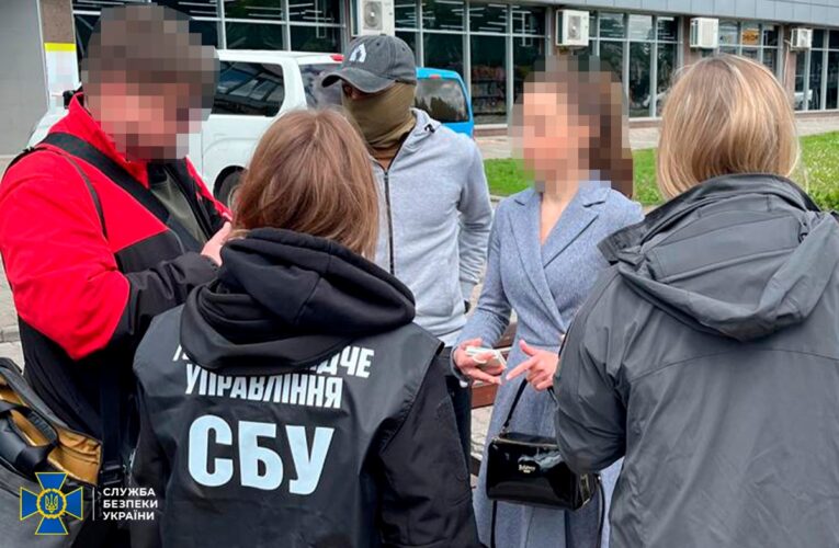 У Сумах на вимаганні хабаря затримали посадовицю вишу