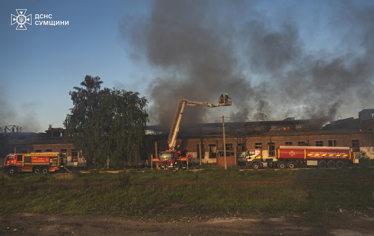 Новини України - Удар РФ по Сумах: ліквідовано масштабну пожежу