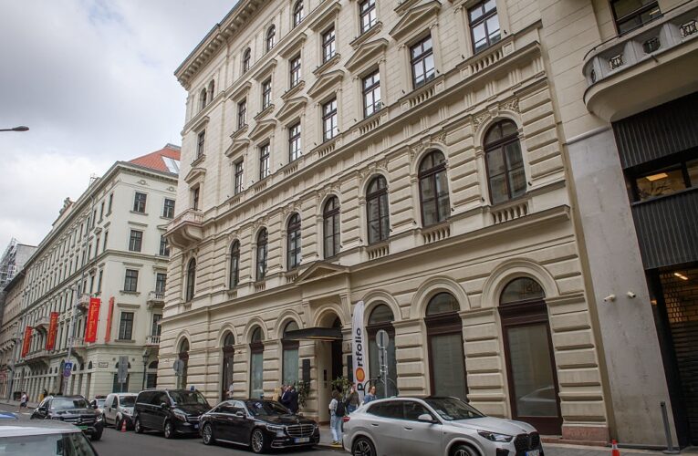 Угорщина через рекордний дефіцит заморозила частину бюджетних витрат