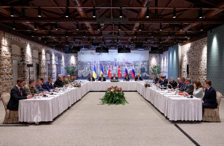 Україна і Росія розпочали переговори у Стамбулі