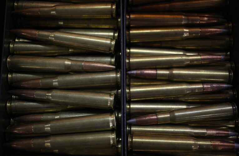 Україна сплатила $770 млн за зброю, яку так і не отримала – FT