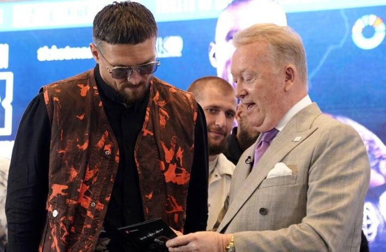 Усик розповів про розкішний подарунок від промоутера Дюбуа у разі перемоги