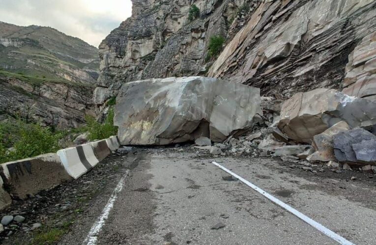 В Дагестані обвал скелі “відрізав” від світу понад 50 сіл