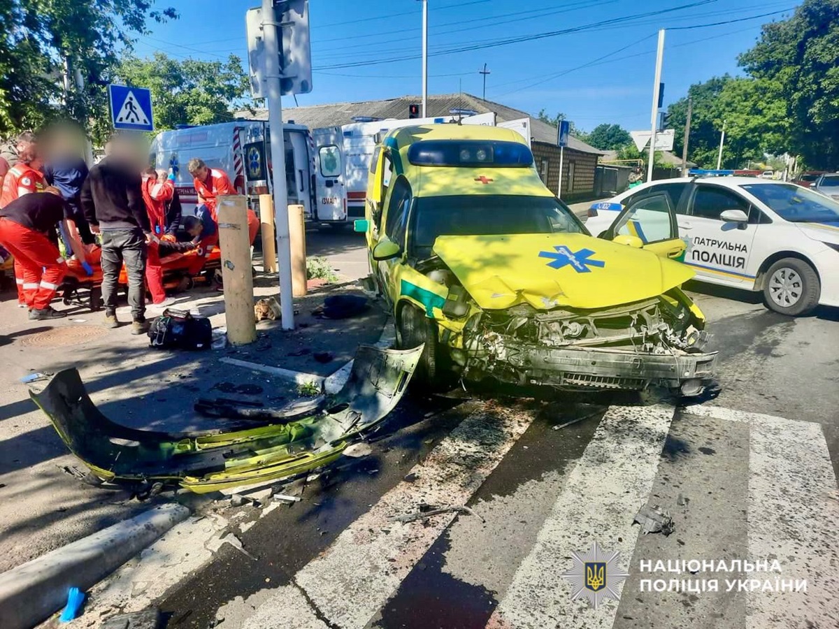 Новини України - В Ізмаїлі швидка зіткнулася з легковиком, є жертва та постраждалі