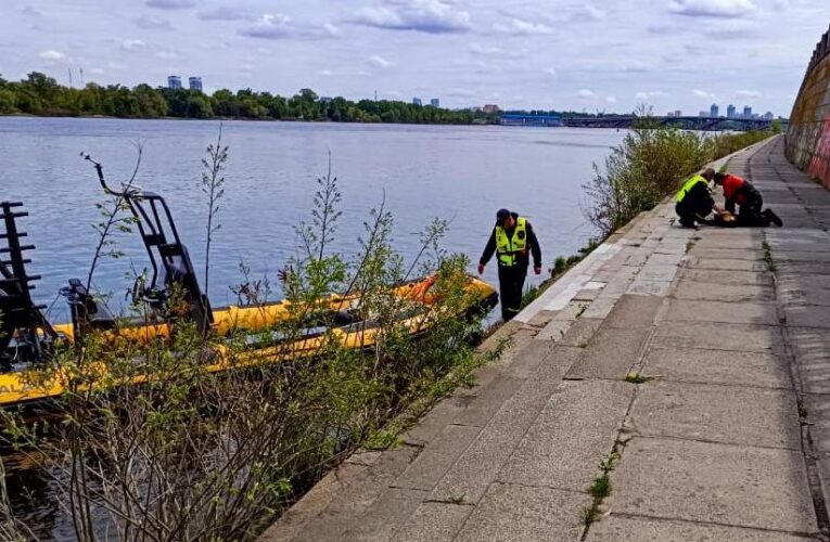 В Києві жінка впала в Дніпро з Пішохідного мосту