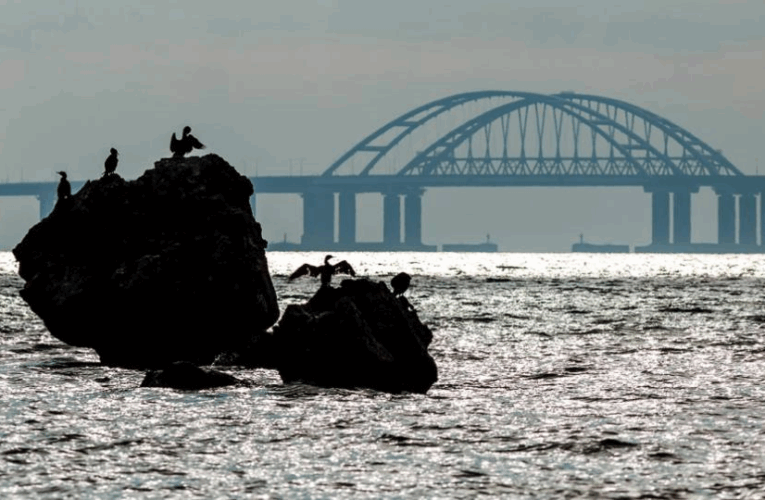 В Криму та РФ заявили про атаку безпілотників