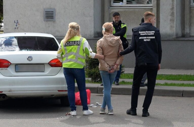 В Сумах затримали жінку, що намагалася продати своє немовля