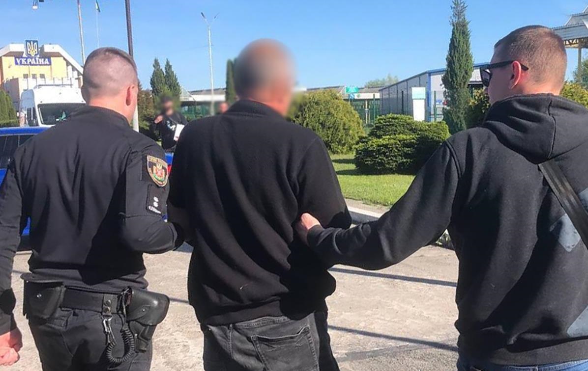 Новини України - В Україну з Німеччини екстрадували підозрюваного у торгівлі людьми