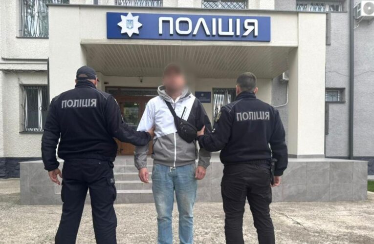 В Ужгороді викрито продавця історичних реліквій і російської символіки