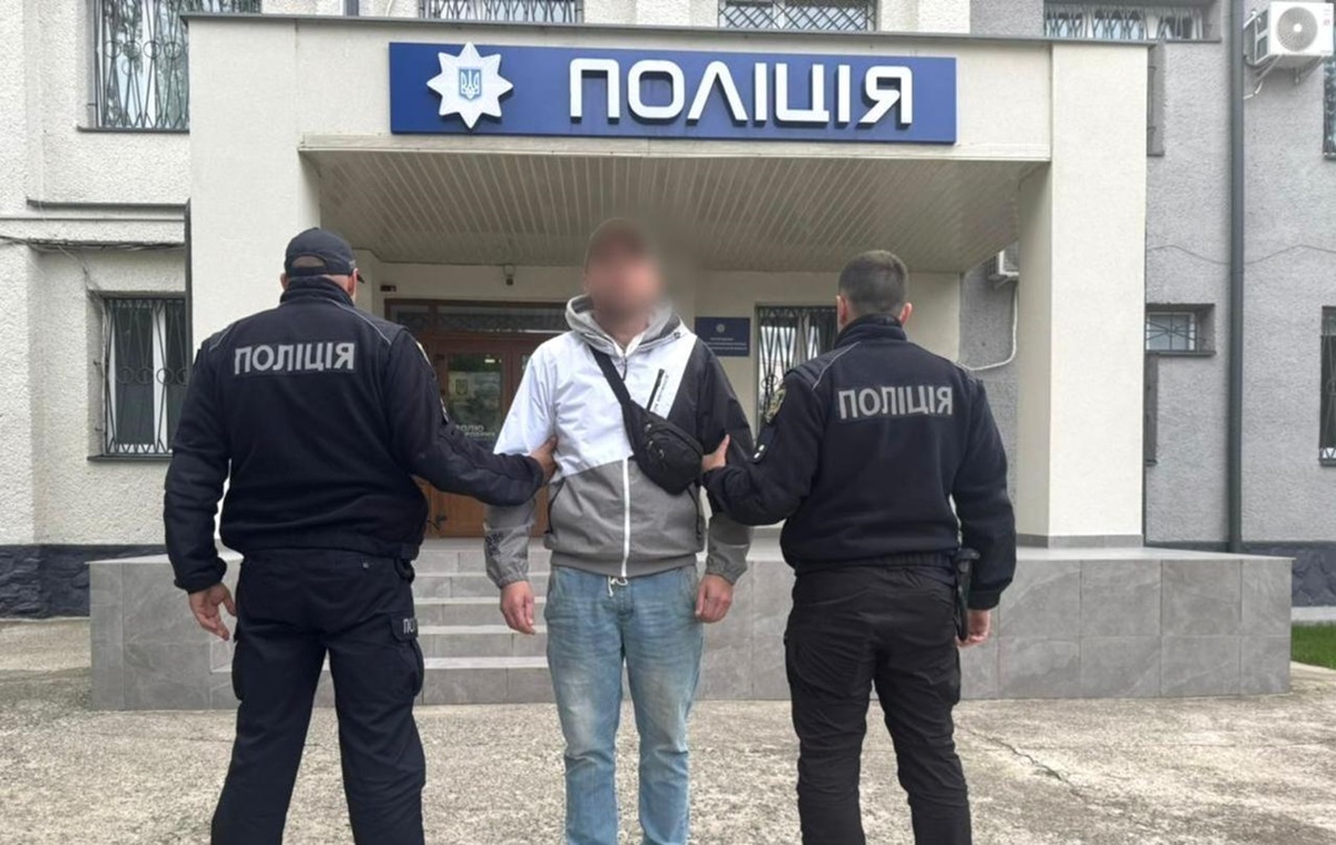 Новини України - В Ужгороді викрито продавця історичних реліквій і російської символіки