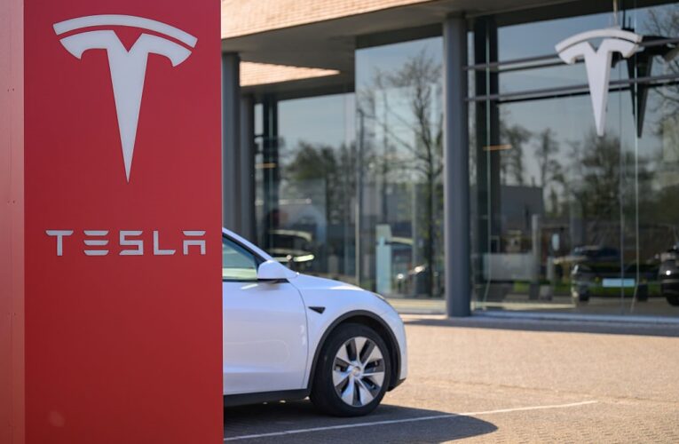 В Європі обвалилися продажі Tesla