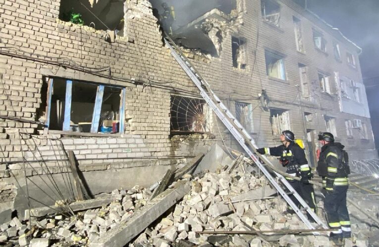 В Запоріжжі витягли з-під завалів людину