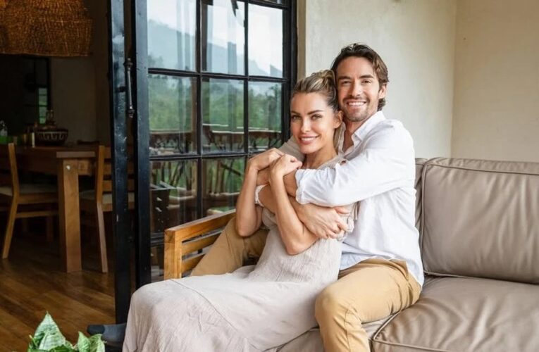 Вдова Г’ю Гефнера оголосила про заручини