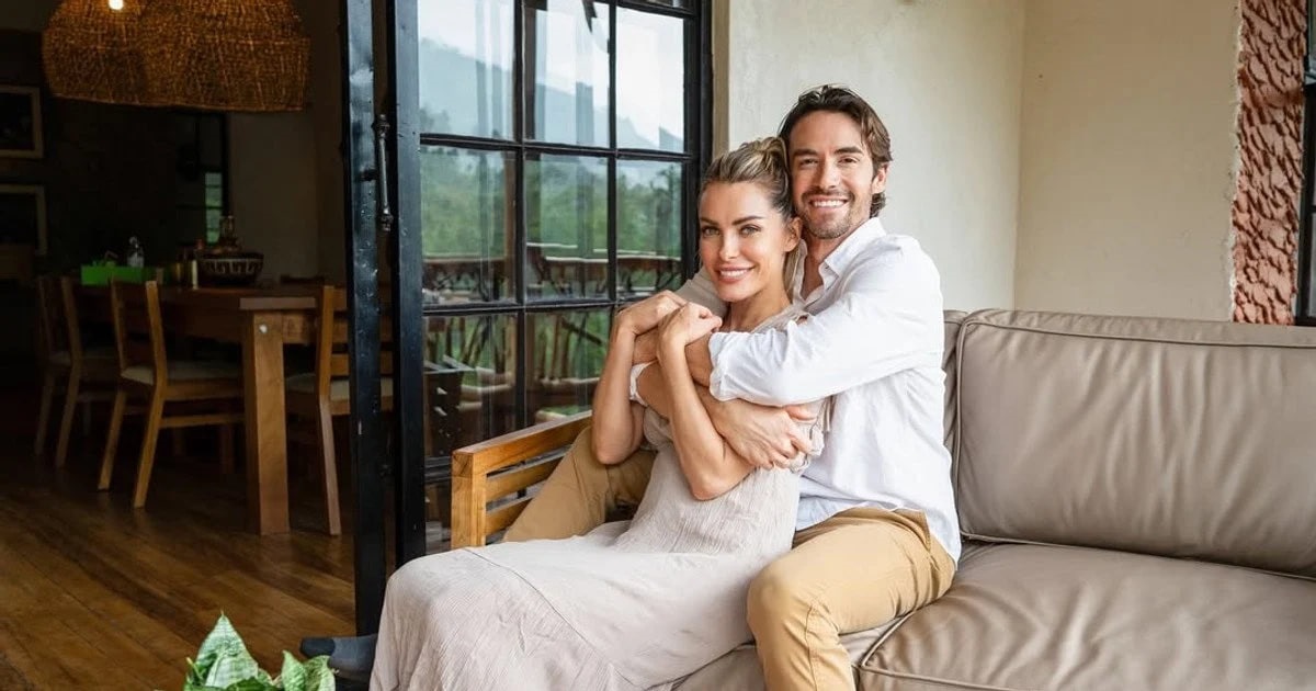 Новини культури - Вдова Г’ю Гефнера оголосила про заручини