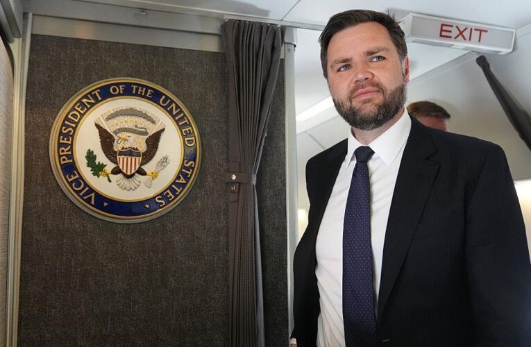 Венс заявив про “глухий кут” щодо України