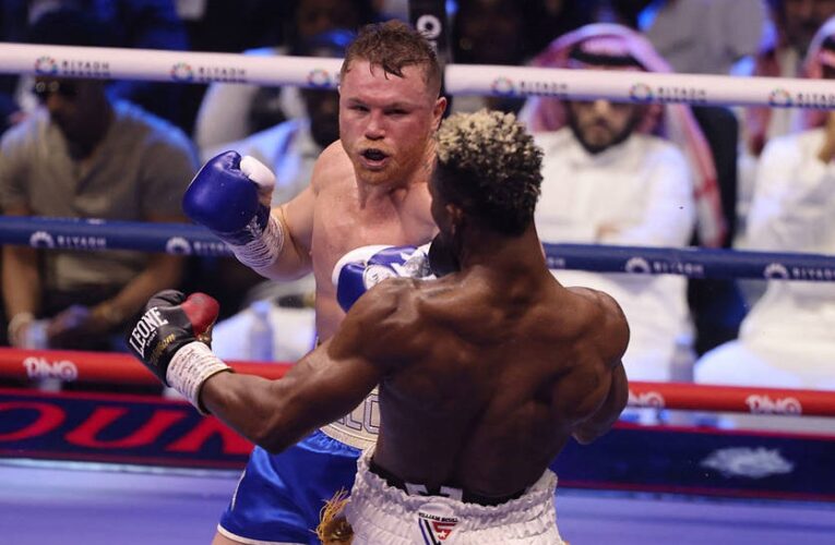 Відео найяскравіших моментів бою Альвареса проти Скулла