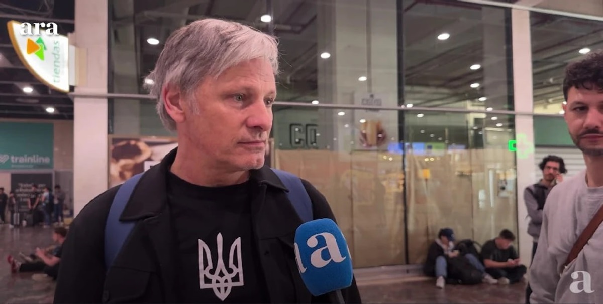 Новини культури - Вігго Мортенсена побачили на публіці у футболці з тризубом