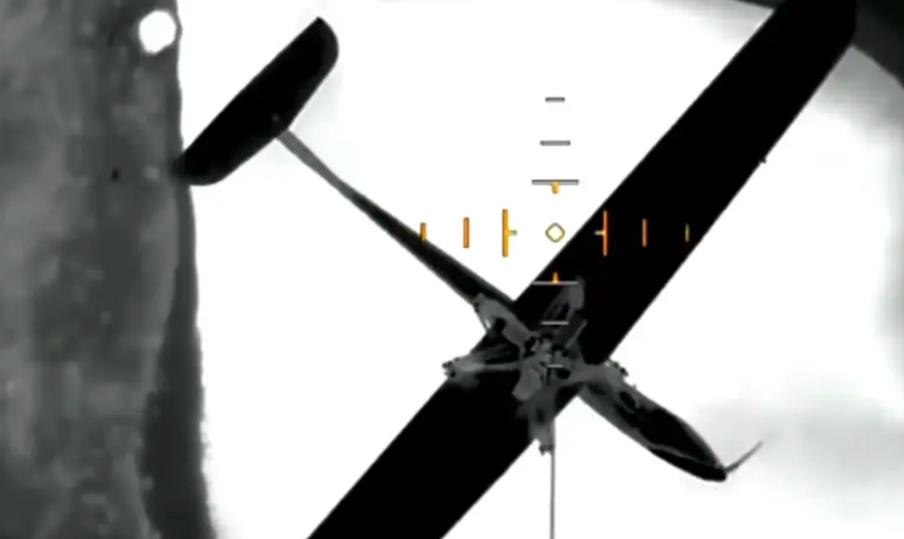 Новини України - Військові дроном врятували з поля бою розвідувальні БпЛА