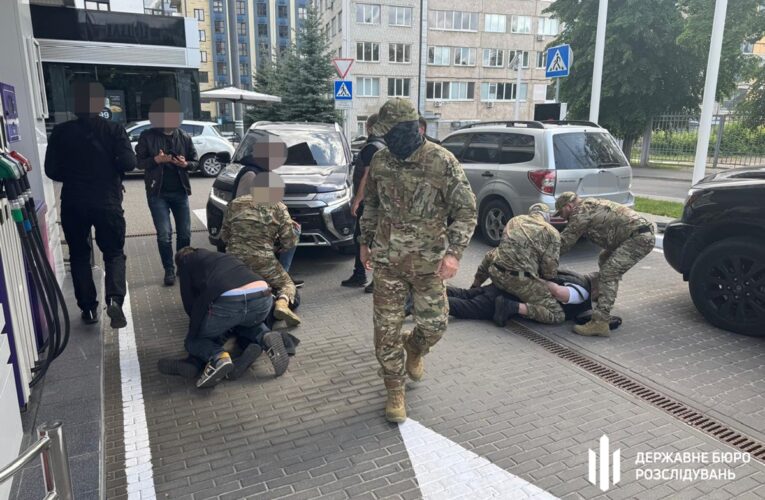 Військовий разом зі спільником переправляли ухилянтів за кордон