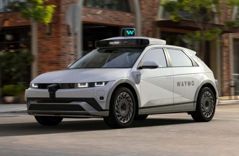 Waymo відкликає майже всі свої роботаксі через зіткнення з перешкодами