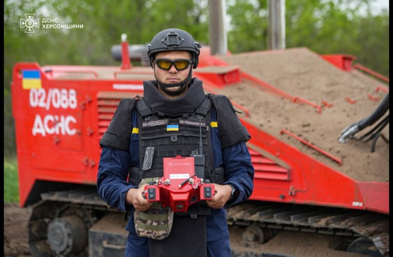 Сапери ДСНС продовжують розміновувати Херсонщину