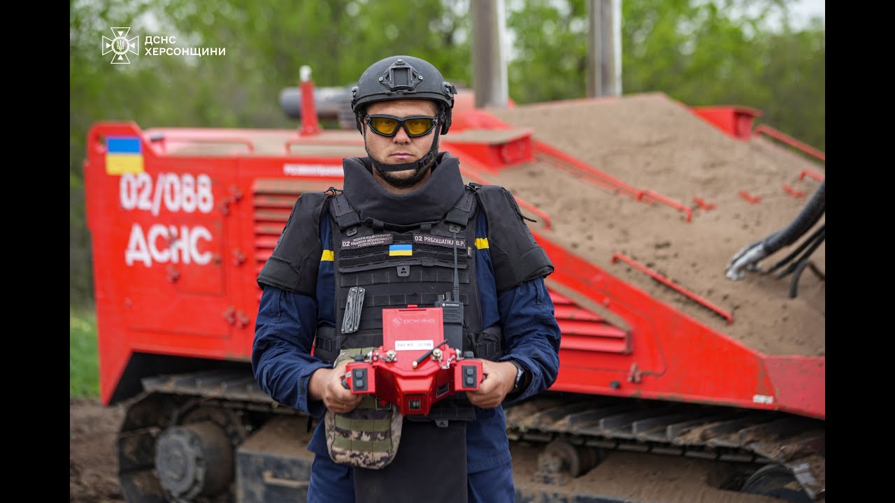 Сапери ДСНС продовжують розміновувати Херсонщину