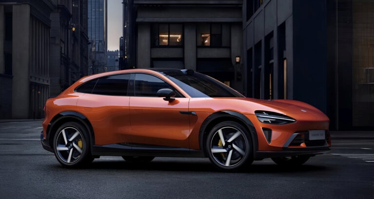 Авто новини - Xiaomi представила свій перший кросовер