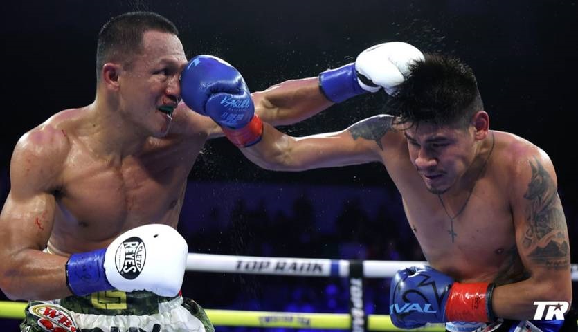 Новини спорту - Є на відео: у бою із Суаресом Наваретте дістав розсічення від прямого удару