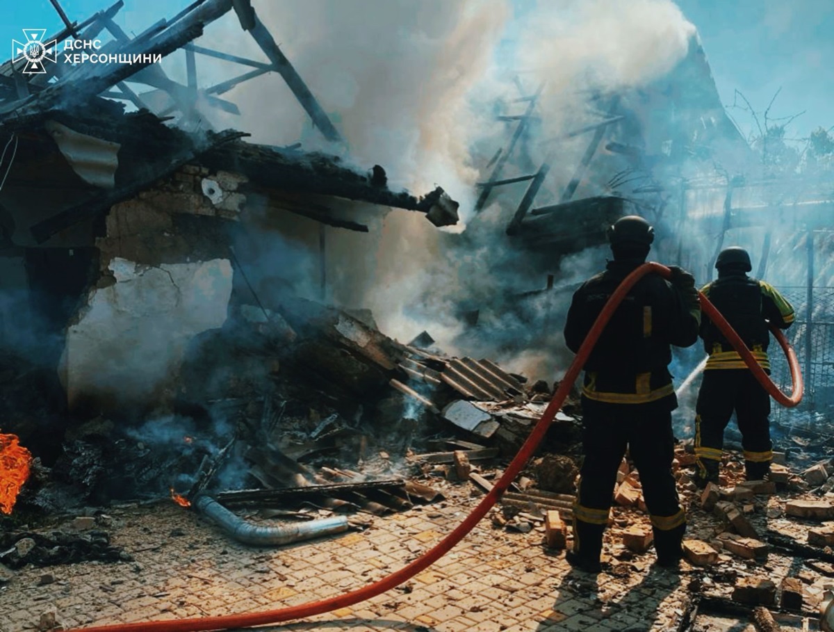 Новини України - З’явилися фото наслідків обстрілів у Херсоні