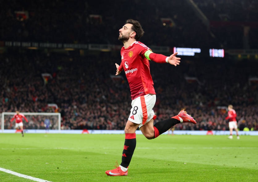 Новини спорту - За капітана МЮ Фернандіша пропонують 100 млн євро: Скоулз радить продати