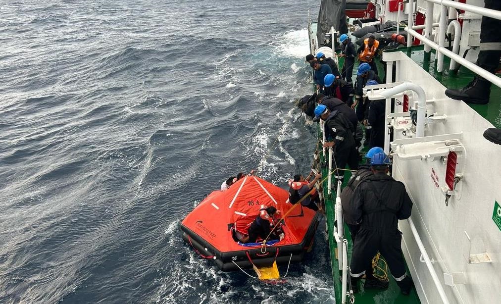 Новини світу - Затоплення судна біля Індії: в МЗС розповіли про стан українців