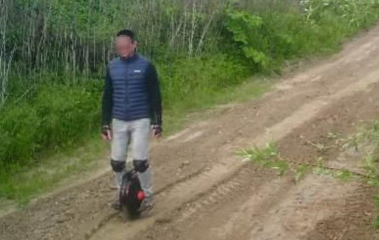 Затримано чоловіка, що на моноколесі намагався виїхати в Словаччину