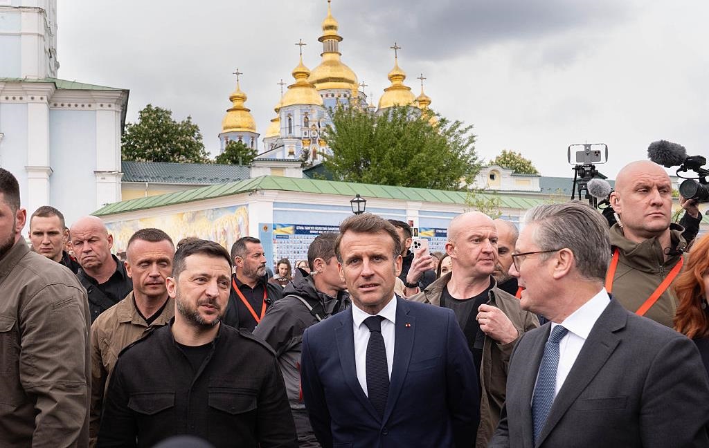 Новини України - Зеленський, Макрон і Стармер погуляли в центрі Києва