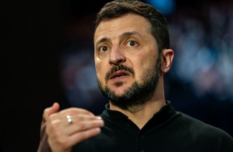 Зеленський пояснив, для чого Путін тягне час