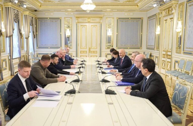 Зеленський зустрівся з главою МЗС Туреччини