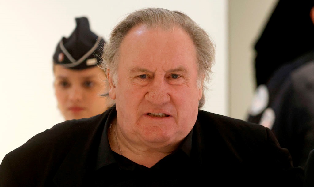 Новини світу - Жерар Депардьє отримав умовний термін у справі про домагання