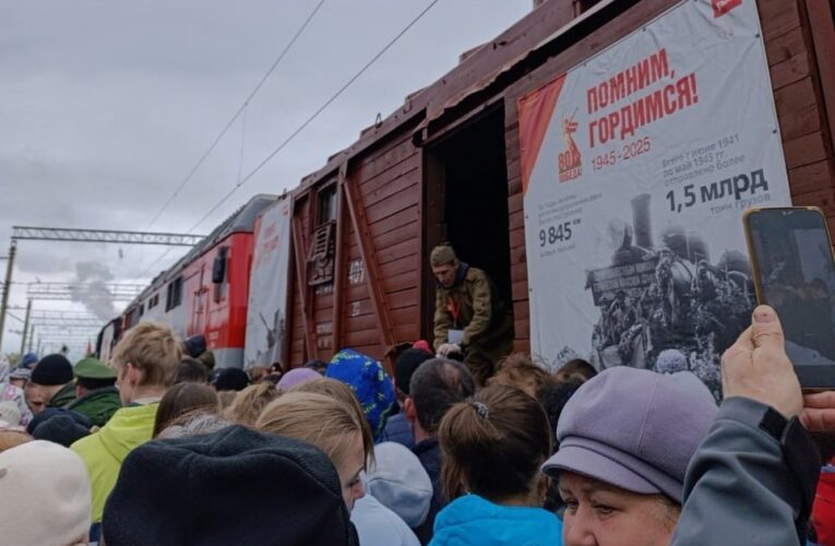 Жителі російського міста билися за кашу біля “поїзда перемоги”